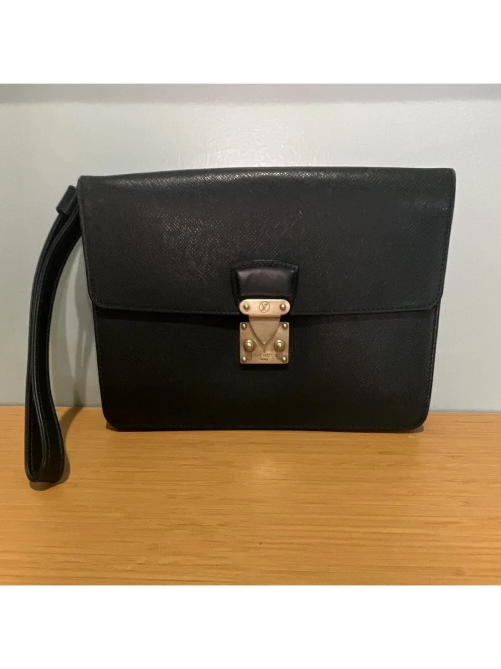 Louis Vuitton Green Clutch Push Lock Wrist strap Business Inner Pockets